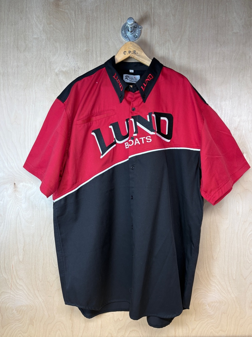 Vintage Lund Boats Fishing Red & Black Men's Button-Up Shirt